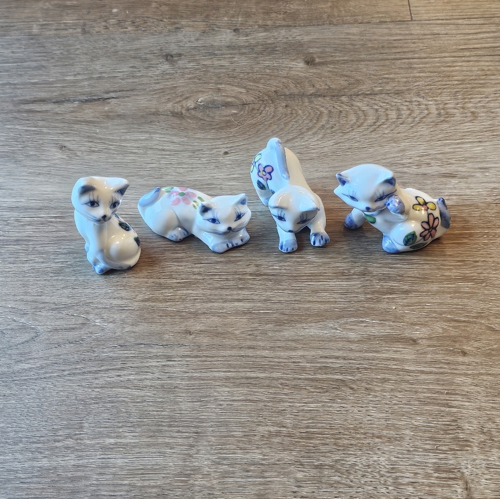 Set of 4 Vintage Porcelain Miniature Hand Painted Floral Cats Kittens Playing - Picture 2 of 15
